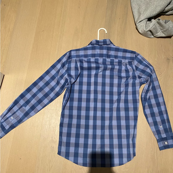 Men’s XS gap checkered long sleeve button down shirt - Picture 3 of 3